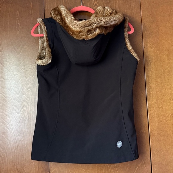 Marmot Black Furlong Softshell Faux Fur Lined Hood and Arm Holes Vest Sz Med